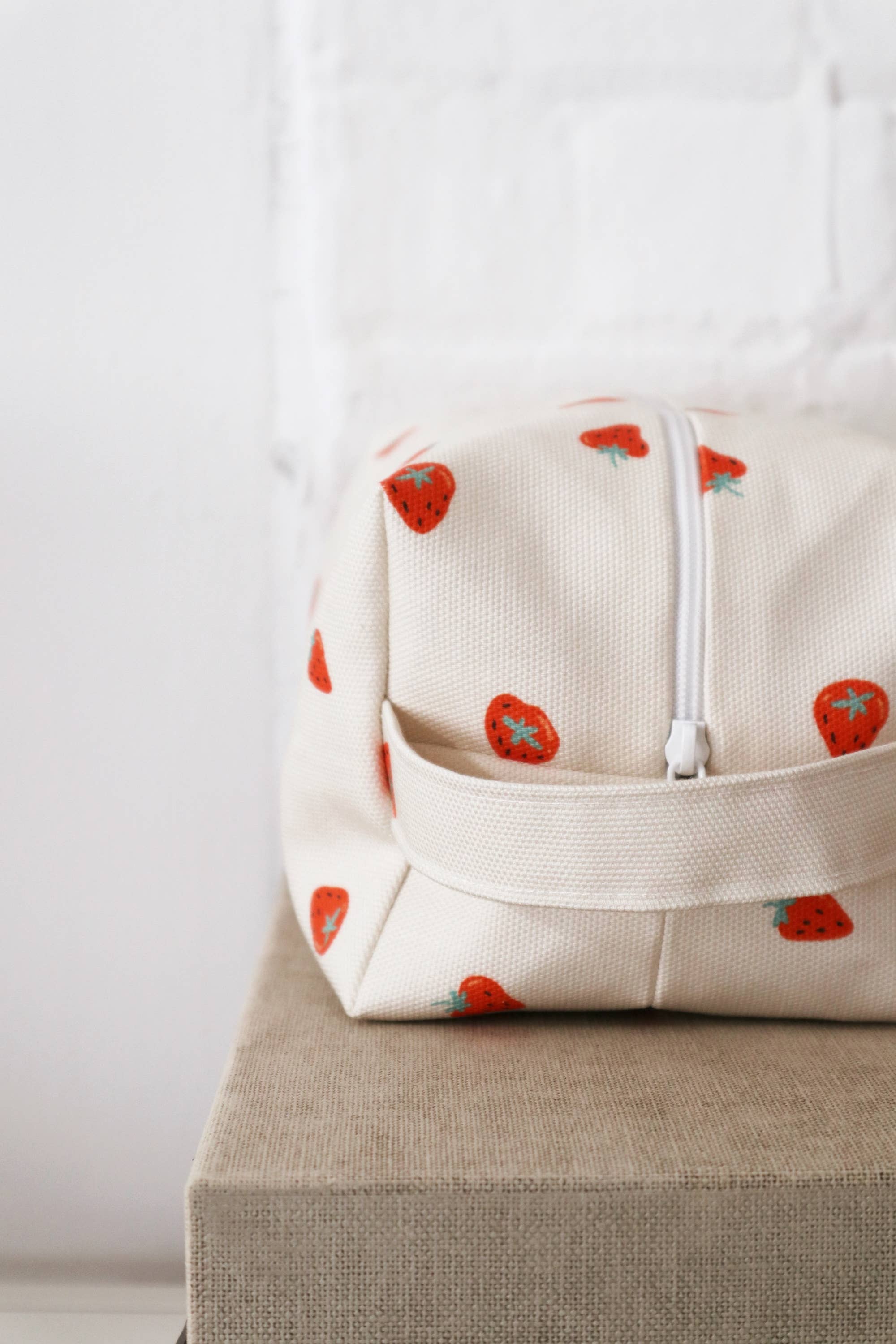 Makeup Bag - Strawberry(Large)