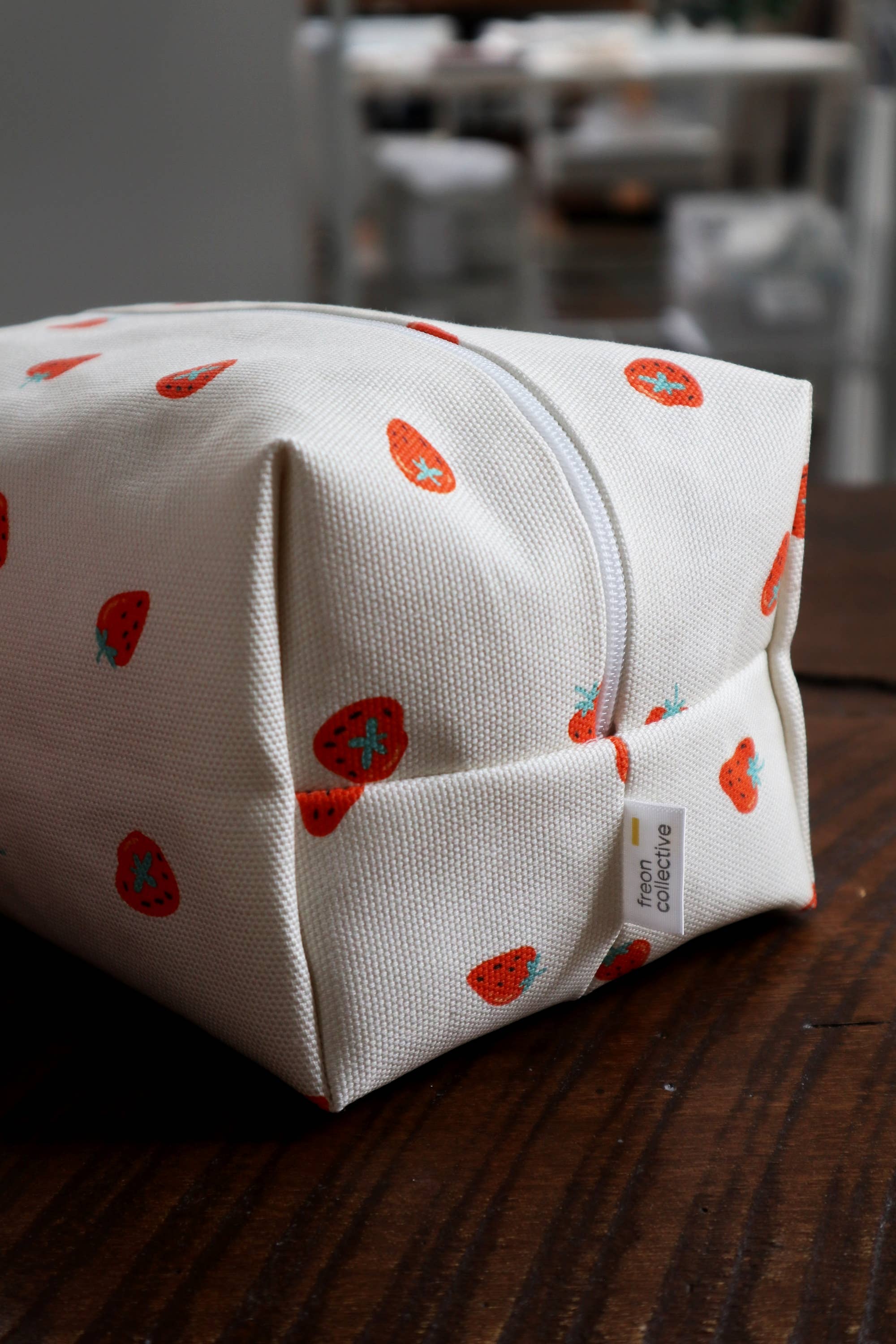 Makeup Bag - Strawberry(Large)